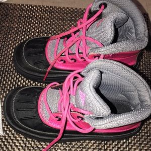 Nike ACG size 12.5 for lil girls